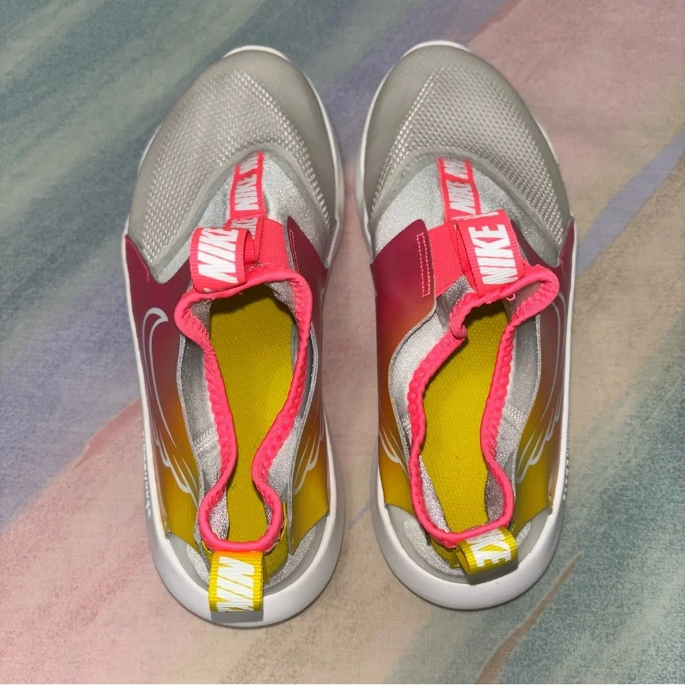 Nike Flex Runner Sun White/Pink CN7483-001 Grade-School size 7Y / women’s 8.5